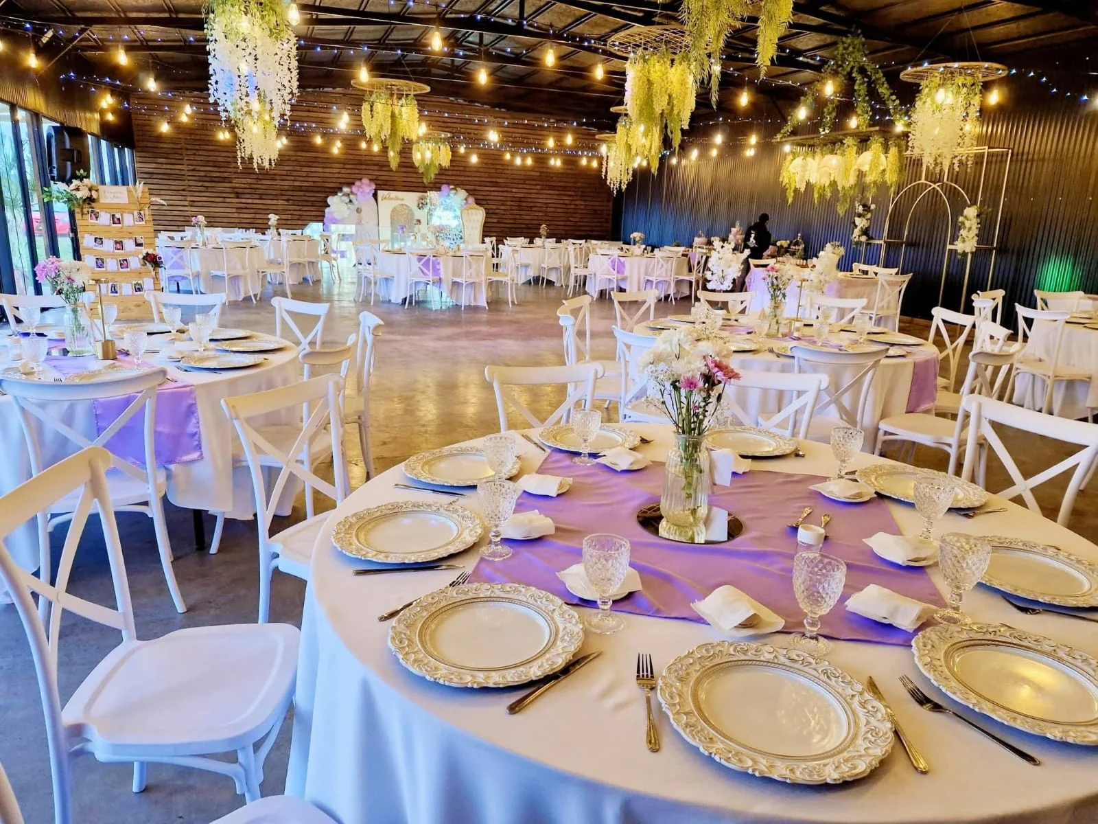 Salón preparado para una fiesta de 15 años en Angol