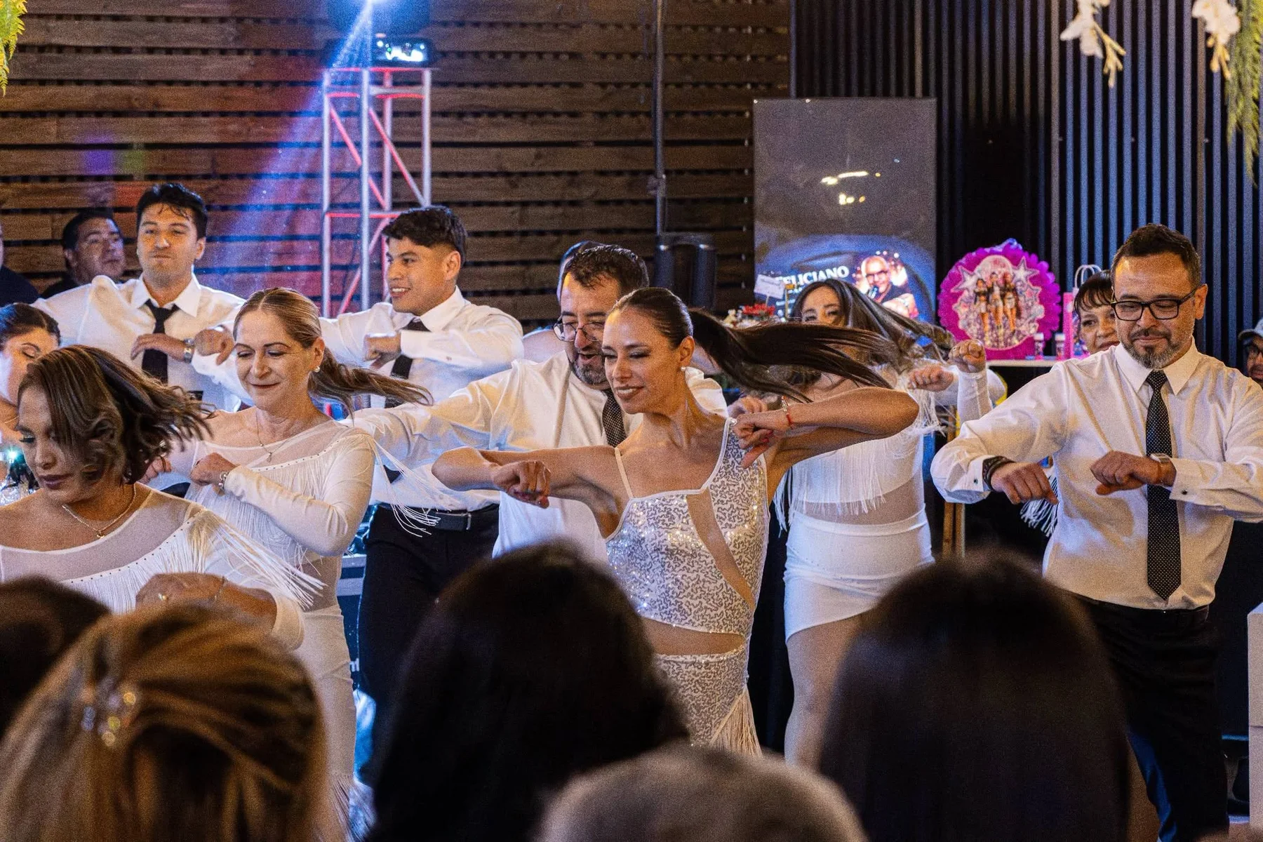 Presentación y ambiente de un evento formal realizado en Angol