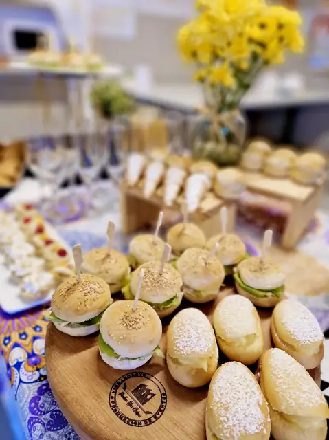 Selección de bocados para coffee break