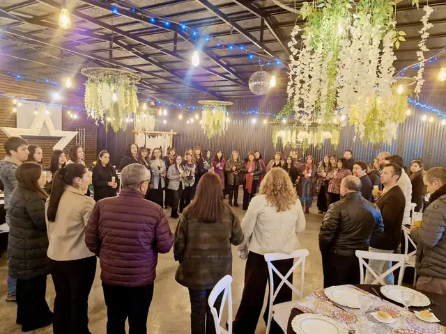 Invitados reunidos en un evento