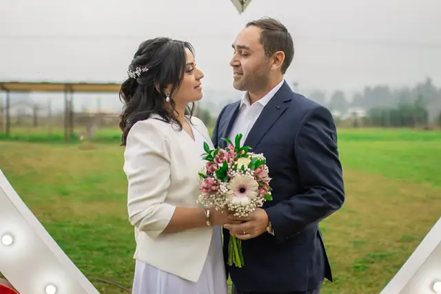 Pareja de novios durante su matrimonio