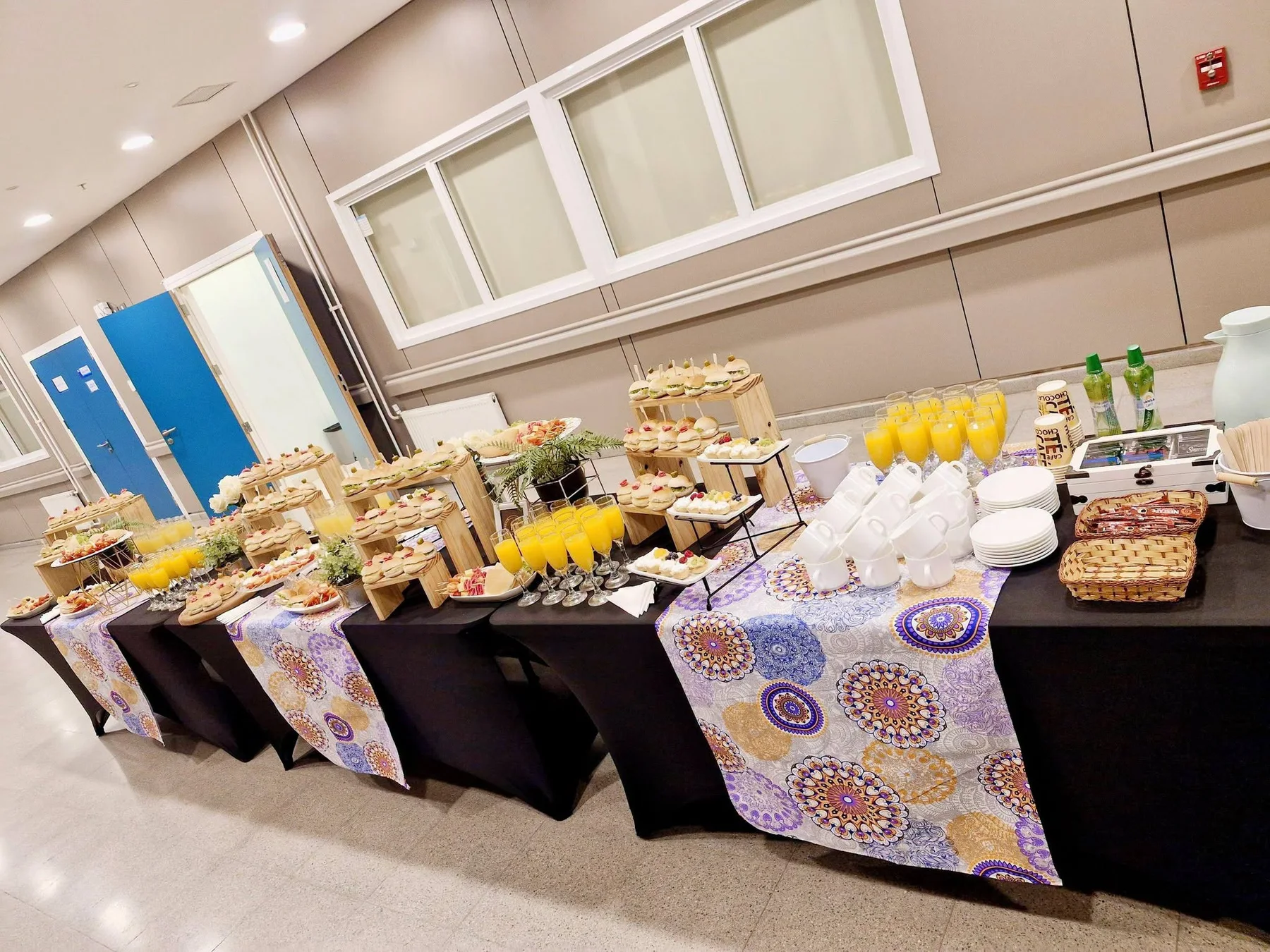 Montaje real de coffee break para una actividad institucional