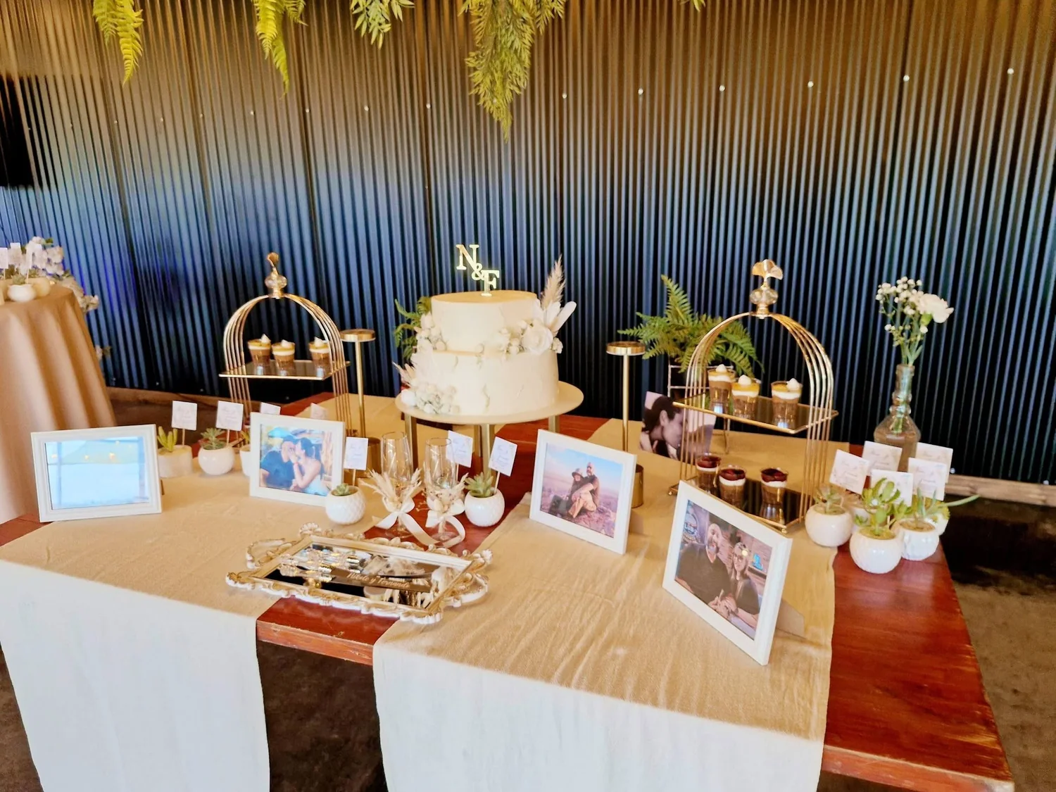 Mesa principal y detalles de un matrimonio real