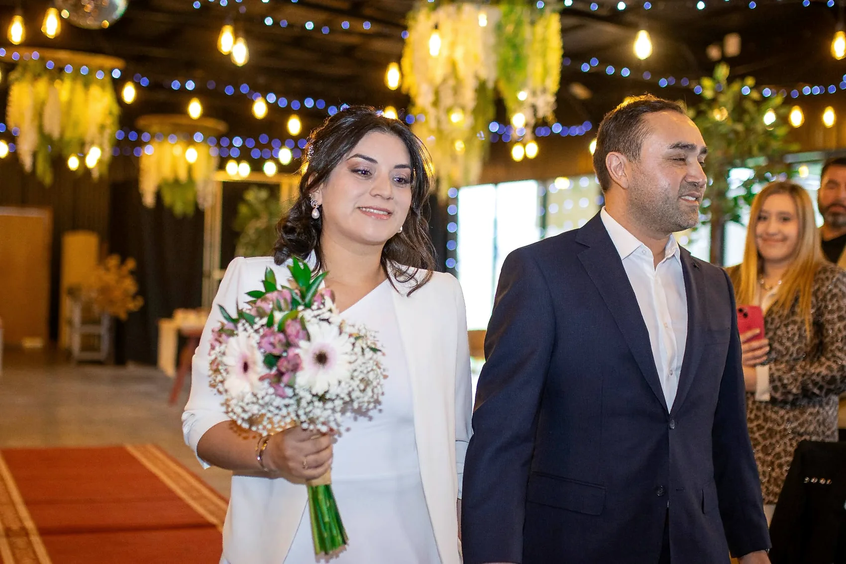 Novios durante un matrimonio de Picoteo Sin Culpa