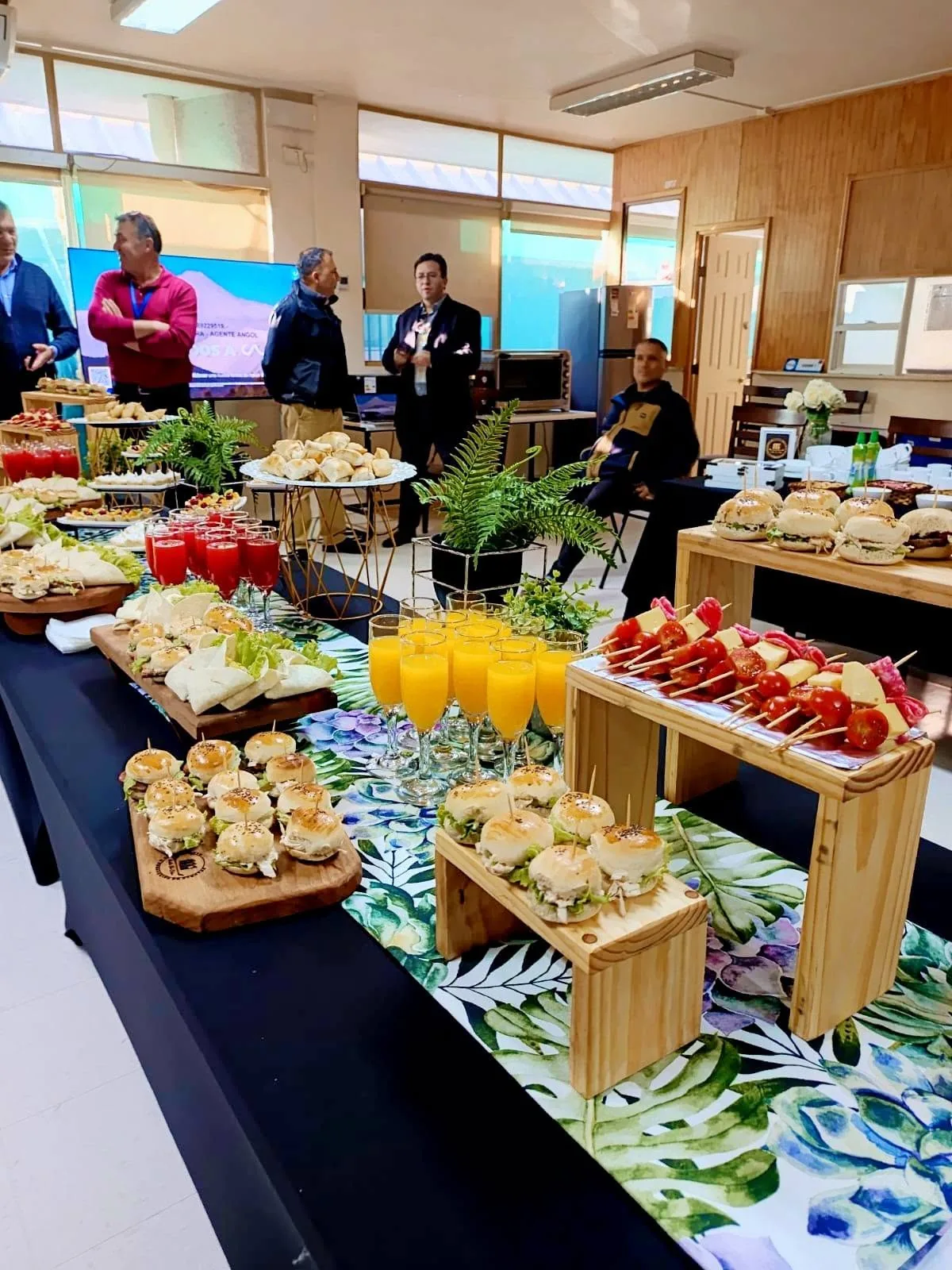 Montaje de banquetería de Picoteo Sin Culpa para un evento
